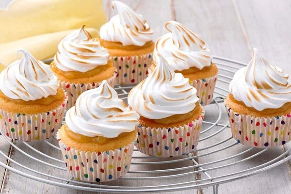 vanilla cupcakes