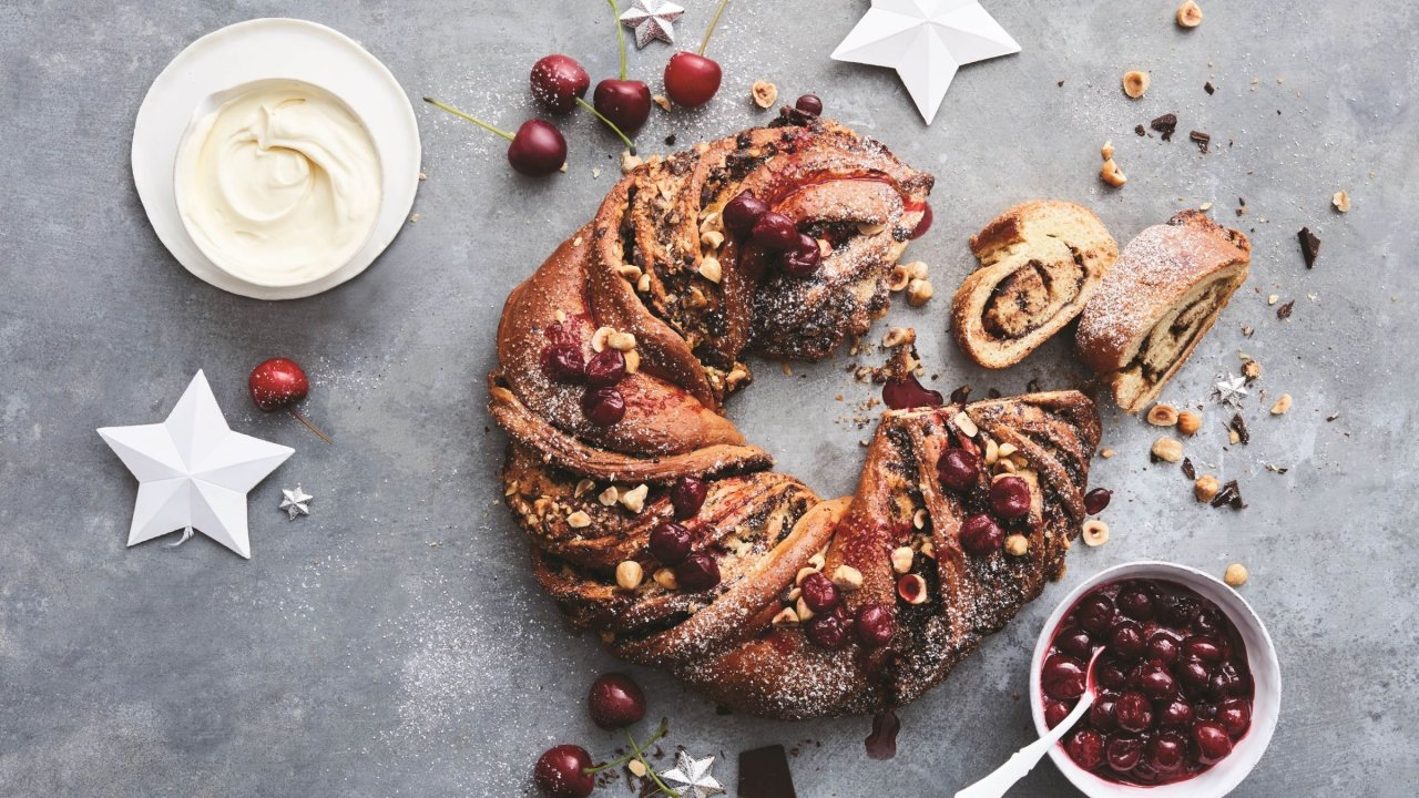 christmas hazelnut wreath