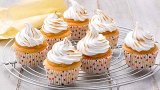 Meringue and Lemon Cupcakes