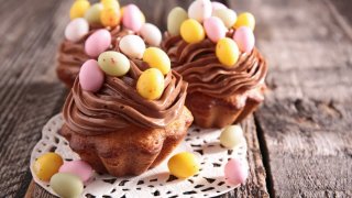 easter eggs chocolate cupcakes